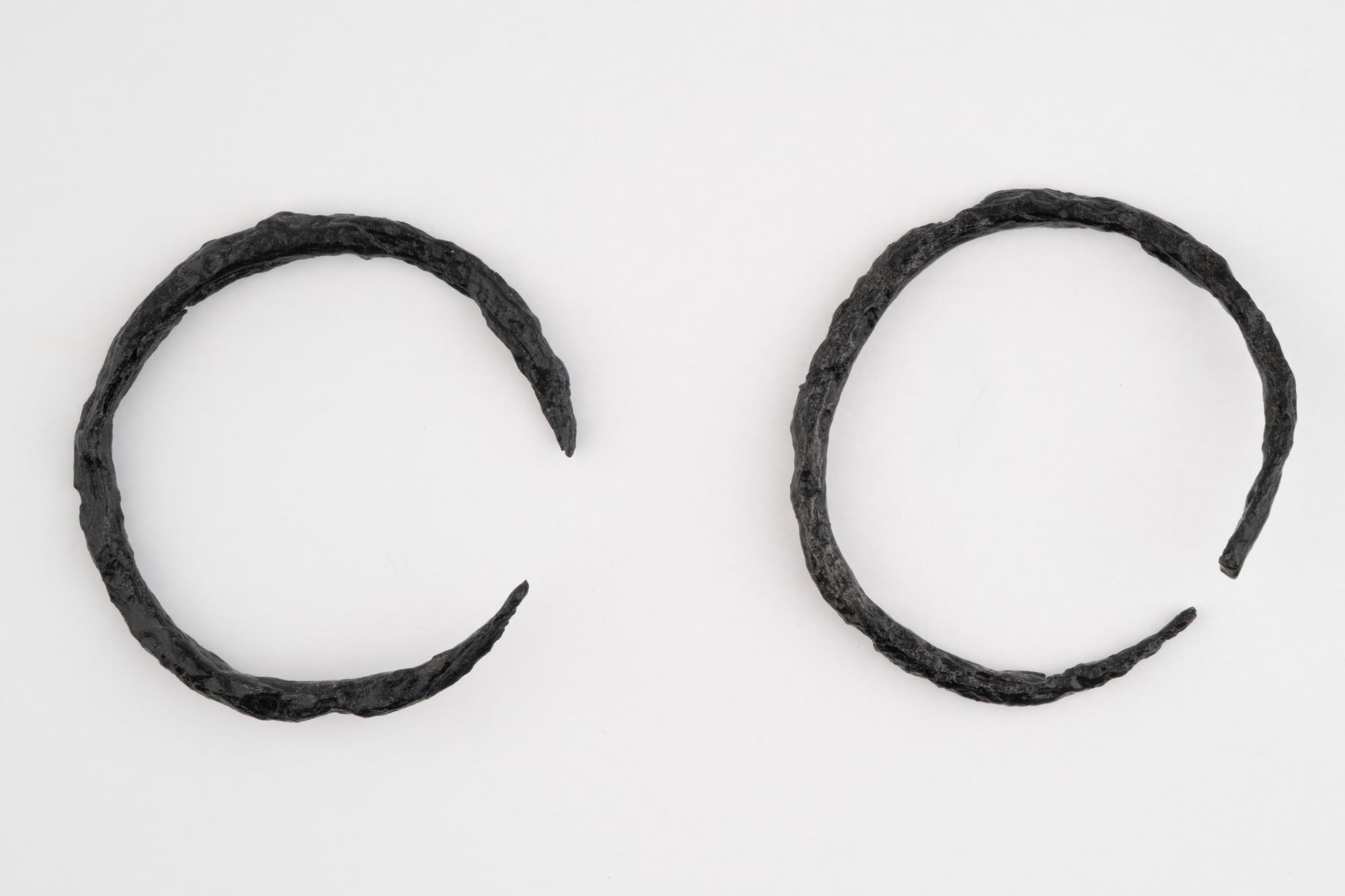 Para bransolet żelaznych