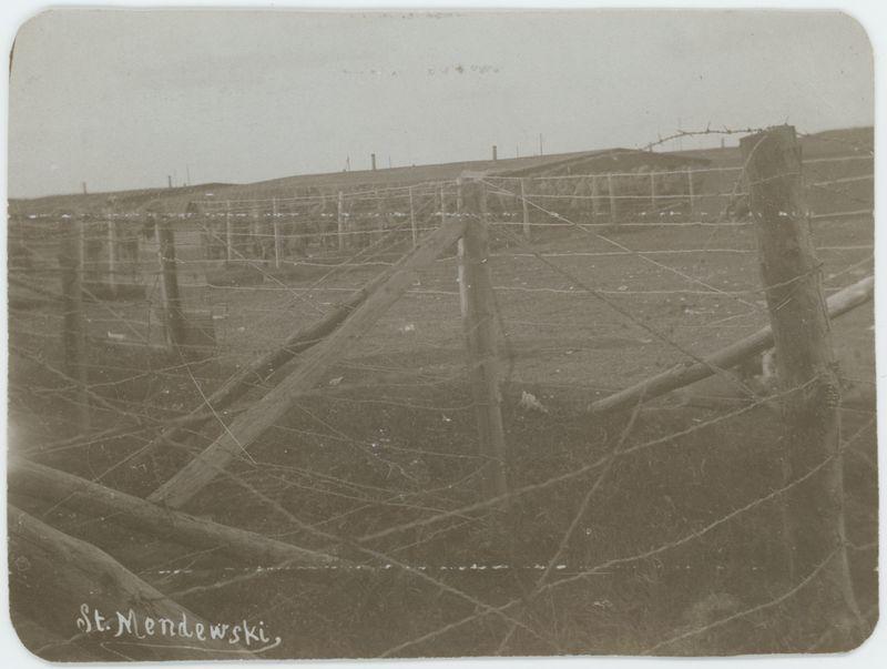 Zasieki w obozie jenieckim w Szczypiornie