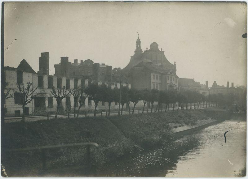 Widok na ulicę Rybną (ob. Kazimierzowską) i kościół franciszkanów