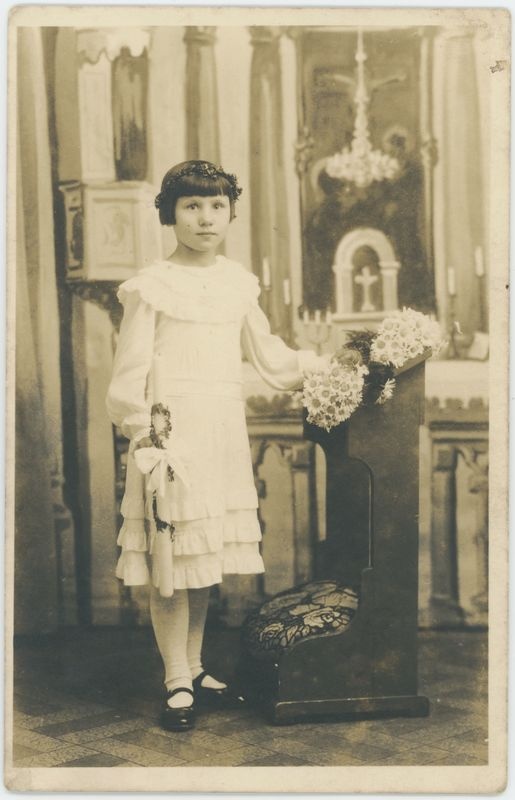 Portret komunijny Marysi Janickiej