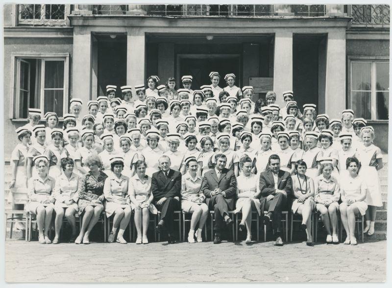 Uczennice i nauczyciele Liceum Medycznego w Kaliszu