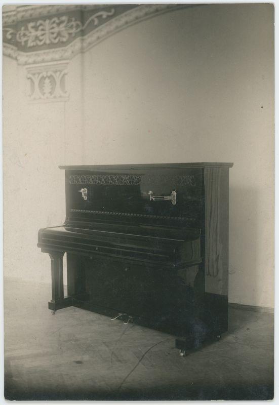 Pianino z Fabryki Fortepianów i Pianin Braci K. i A. Fibiger