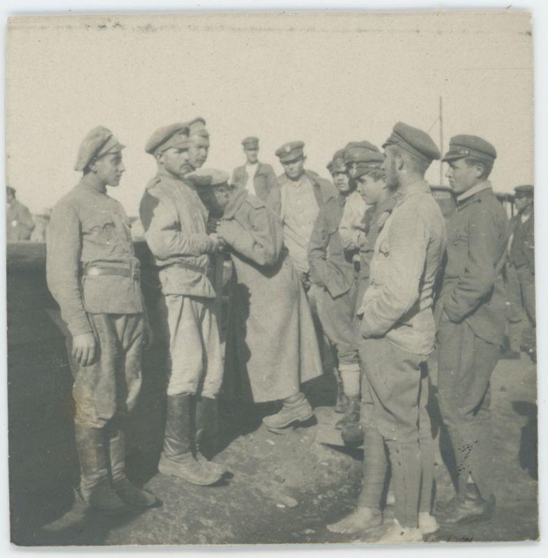 Legioniści w obozie jenieckim w Szczypiornie