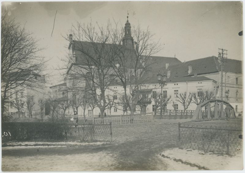 Widok na kościół Franciszkanów i Most Trybunalski