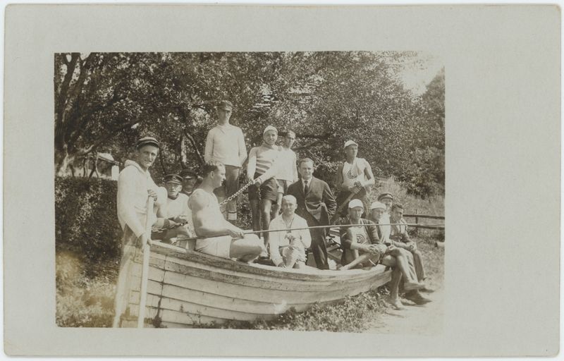 Członkowie Kaliskiego Towarzystwa Wioślarskiego