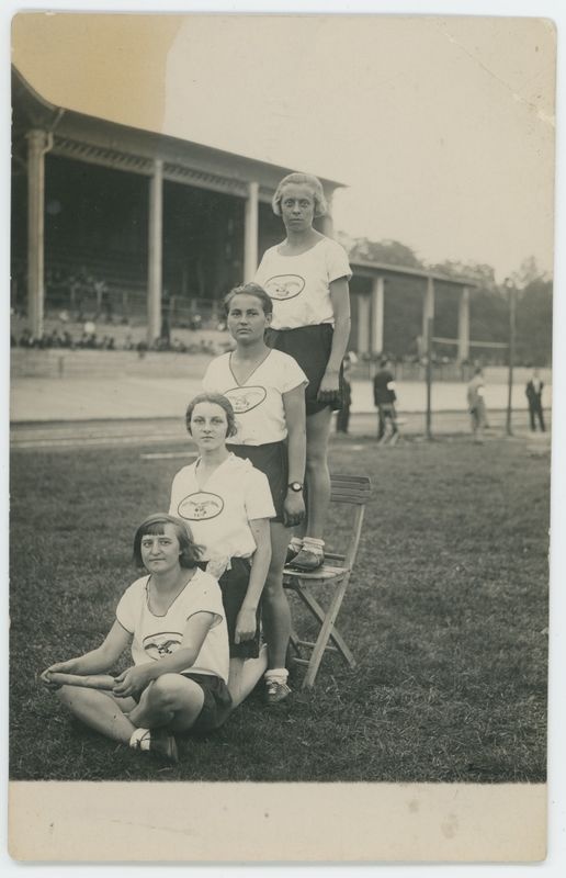 Kaliskie zawodniczki sztafety z Towarzystwa Gimnastycznego „Sokół”