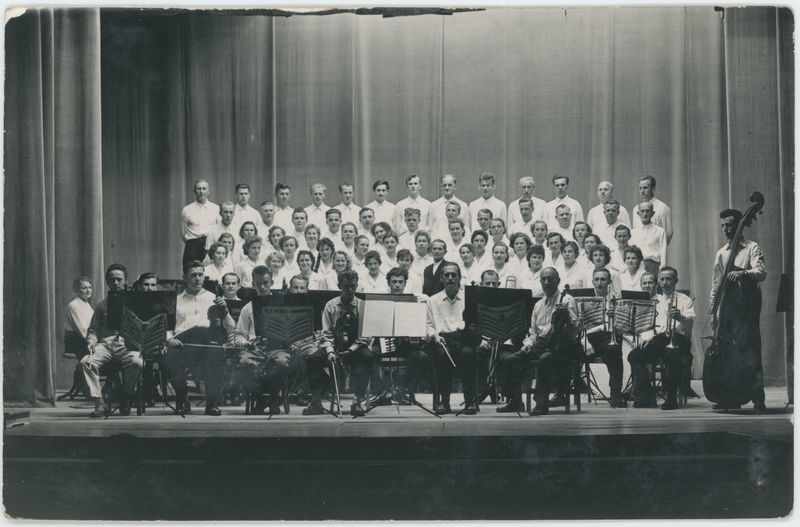 Chór i orkiestra Ludowego Zespołu Pieśni i Tańca "Calisia"