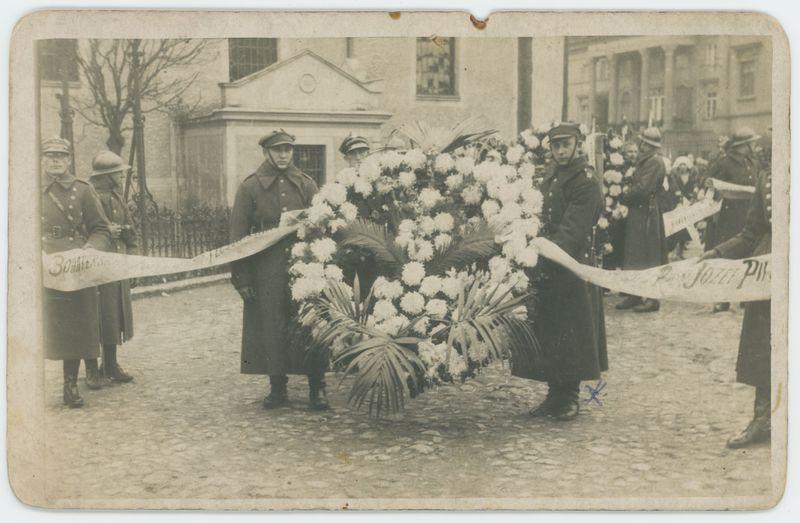 Uroczyste przeniesienie zwłok legionistów ze Szczypiorna do mauzoleum w Kaliszu