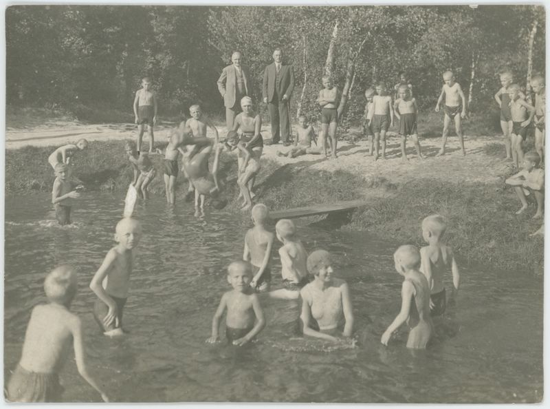 Dzieci w sanatorium w Krzyżówkach