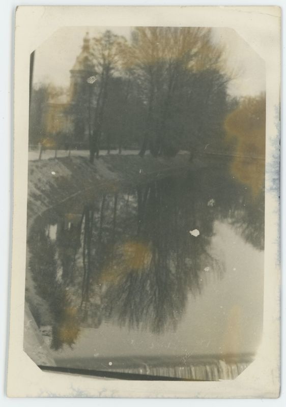 Fragment kanału Babinka i cerkiew św. Piotra i Pawła