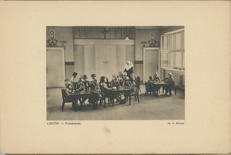 Album z pocztówkami z Liskowa "Pamiątka z wystawy >>Praca i Kultura Wsi<<"