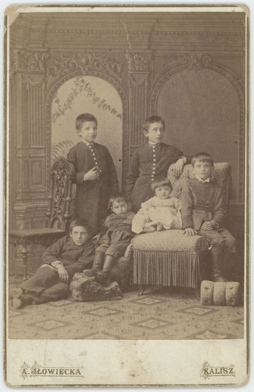 Portret szóstki dzieci