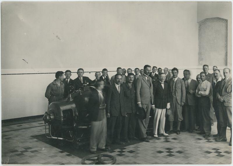 Zbiorowa fotografia wykonana podczas Powszechnej Wystawy Krajowej w Poznaniu