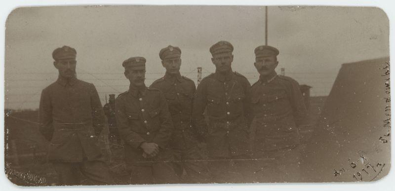 Legioniści w obozie jenieckim w Szczypiornie