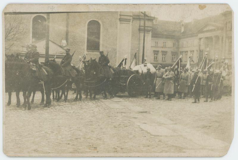 Uroczyste przeniesienie zwłok legionistów ze Szczypiorna do mauzoleum w Kaliszu