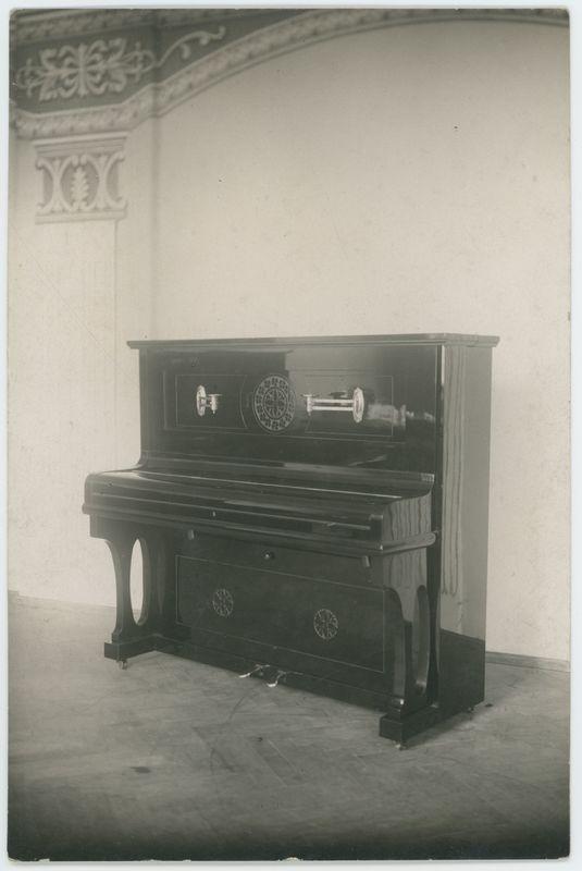 Pianino z Fabryki Fortepianów i Pianin Braci K. i A. Fibiger