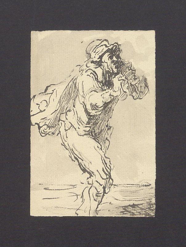 Mężczyzna niosący worek