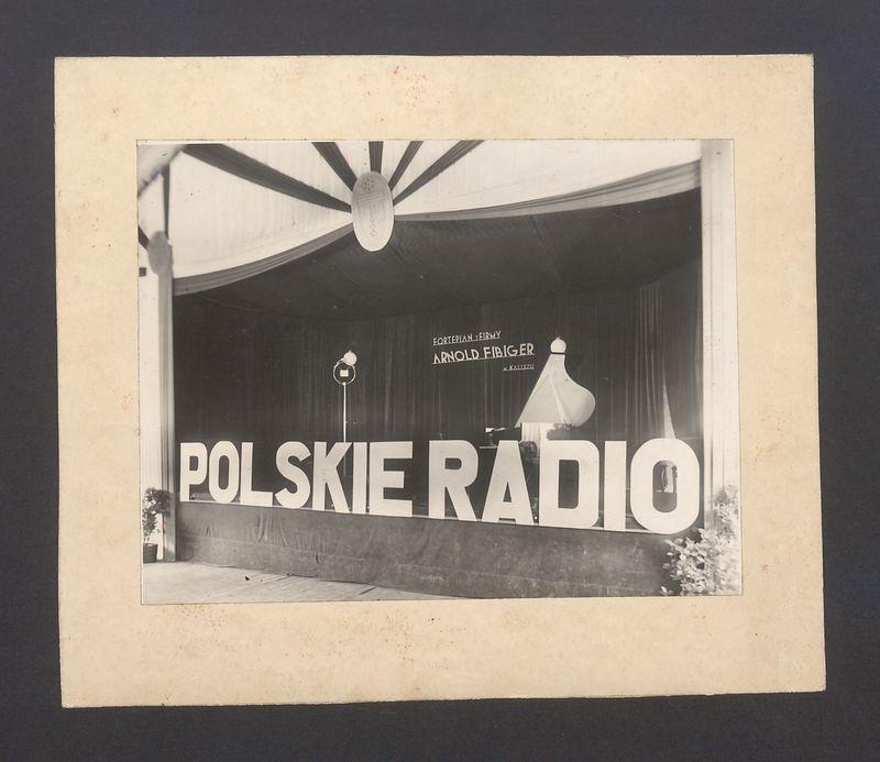 Fortepian z Fabryki Fortepianów i Pianin Arnold Fibiger w studiu Polskiego Radia