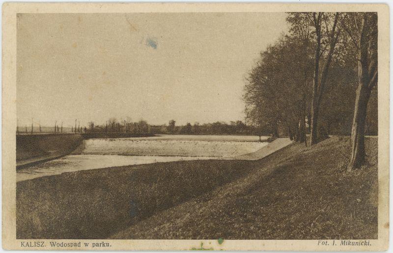 Wodospad w parku, Kalisz
