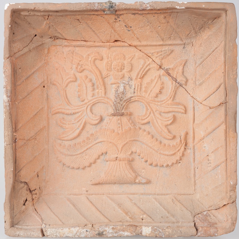 Kafel z ornamentem roślinnym