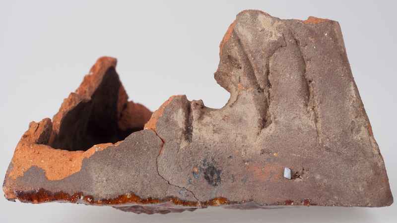 Kafel z kogutem w tarczy herbowej