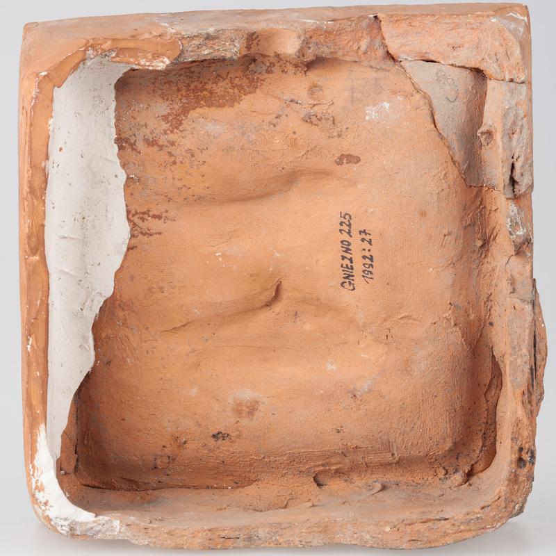 Kafel z ornamentem roślinnym