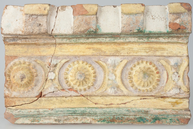 Kafel z ornamentem cekinowo-perłowym