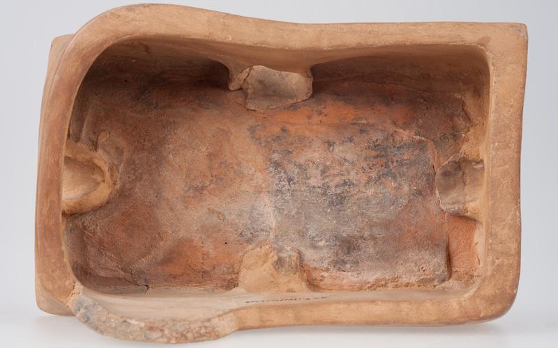 Kafel z ornamentem cekinowo-perłowym