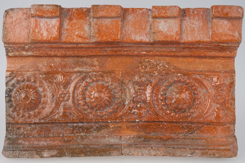 Kafel z ornamentem cekinowo-perłowym