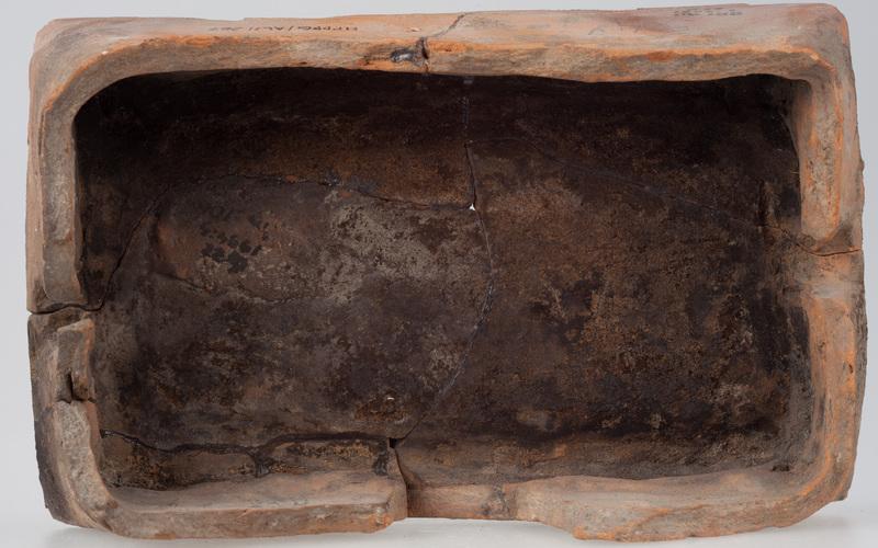 Kafel z ornamentem cekinowo-perłowym