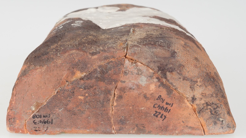 Kafel z wyobrażeniem mężczyzny z dzieckiem