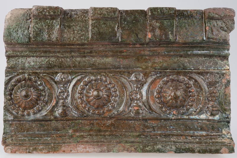 Kafel z ornamentem cekinowo-perłowym