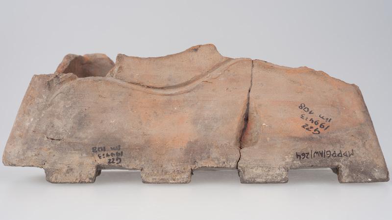 Kafel z ornamentem cekinowo-perłowym