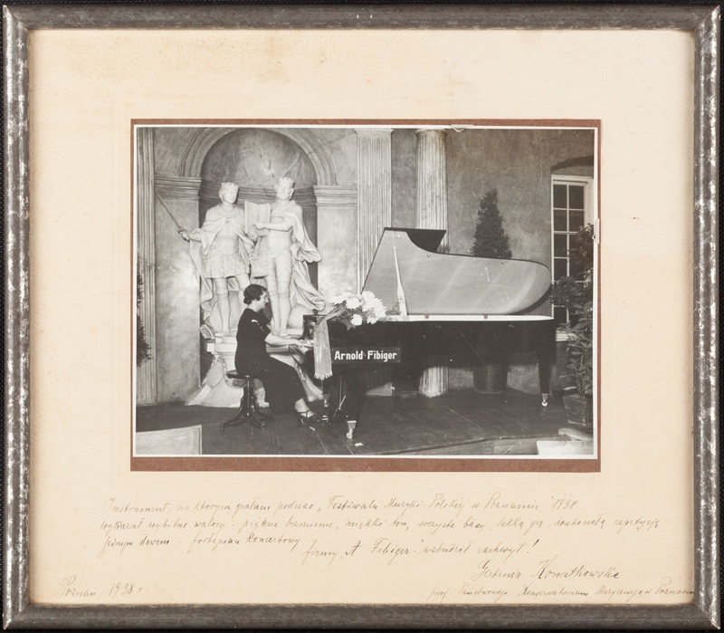 Gertruda Konatkowska grająca na fortepianie Arnold Fibiger podczas Festiwalu Muzyki Polskiej w Poznaniu