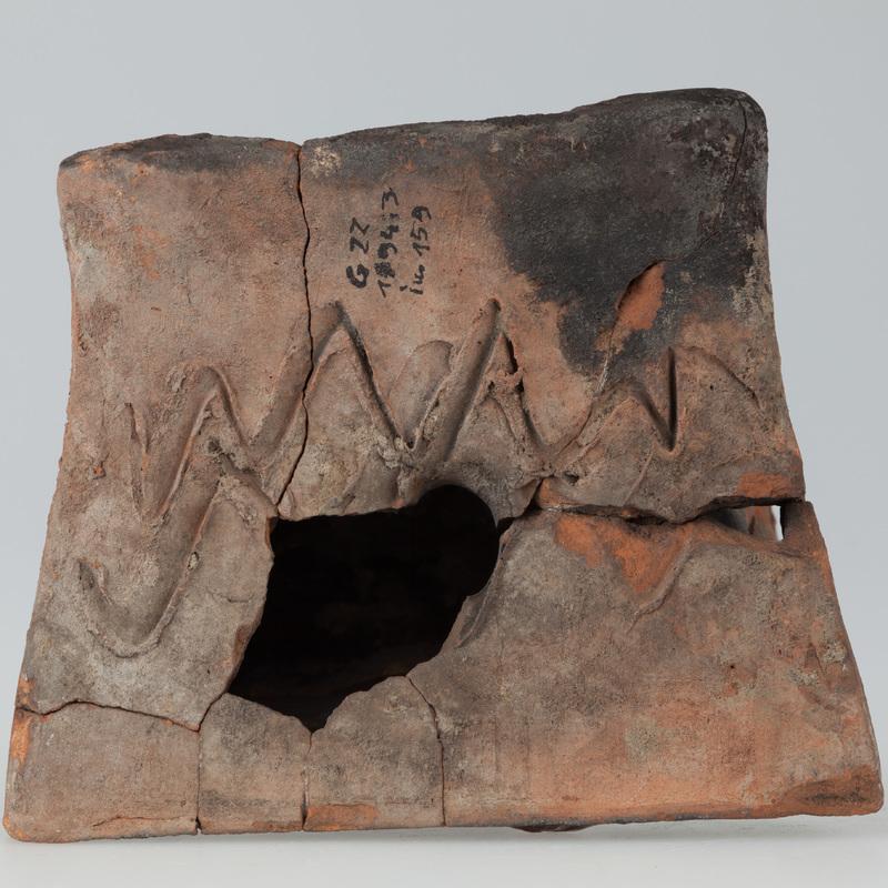 Kafel ze sceną walki rycerza ze smokiem