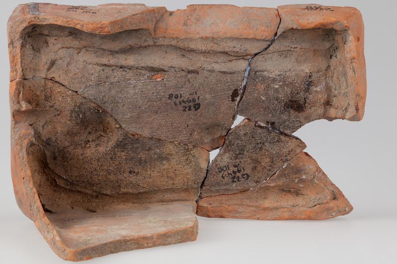 Kafel z ornamentem cekinowo-perłowym