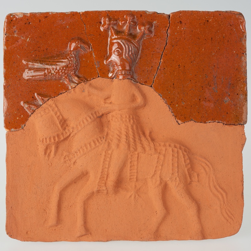 Kafel przedstawiający króla z sokołem na łowach