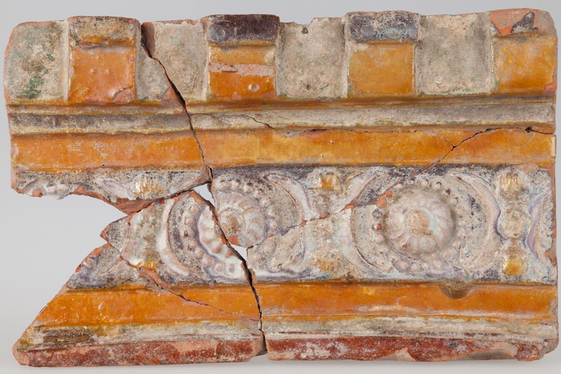 Kafel z ornamentem cekinowo-perłowym