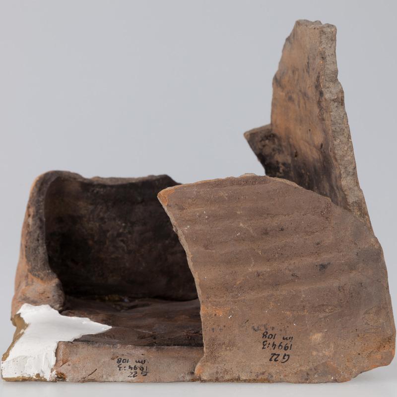 Kafel z herbem Korczbok i tarczownikiem