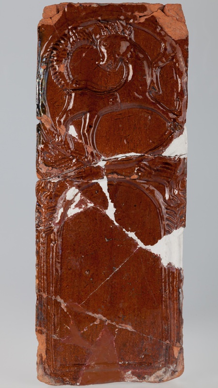 Kafel z sylwetką psa w maswerku