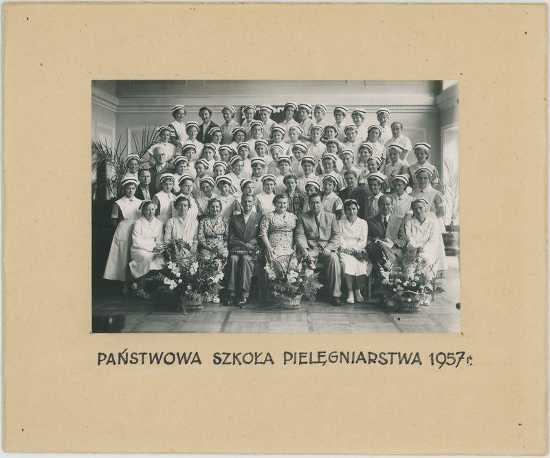 Uczennice Państwowej Szkoły Pielęgniarstwa w Kaliszu