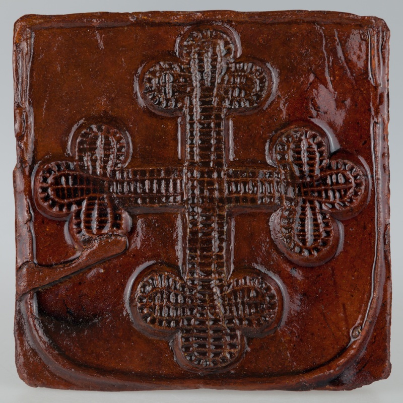 Kafel z krzyżem metropolitalnym