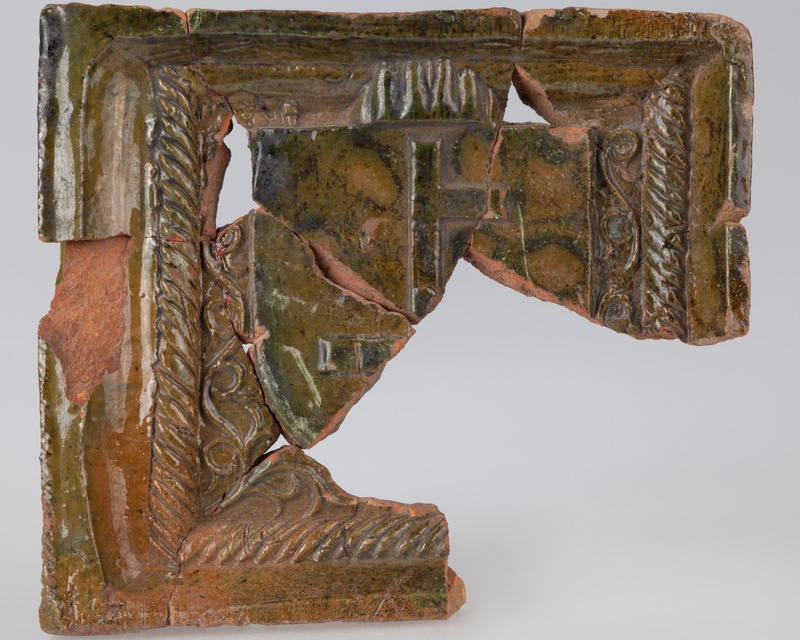 Kafel z herbem i ornamentem