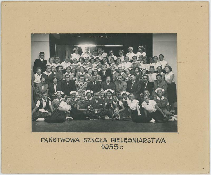 Uczennice Państwowej Szkoły Pielęgniarstwa w Kaliszu