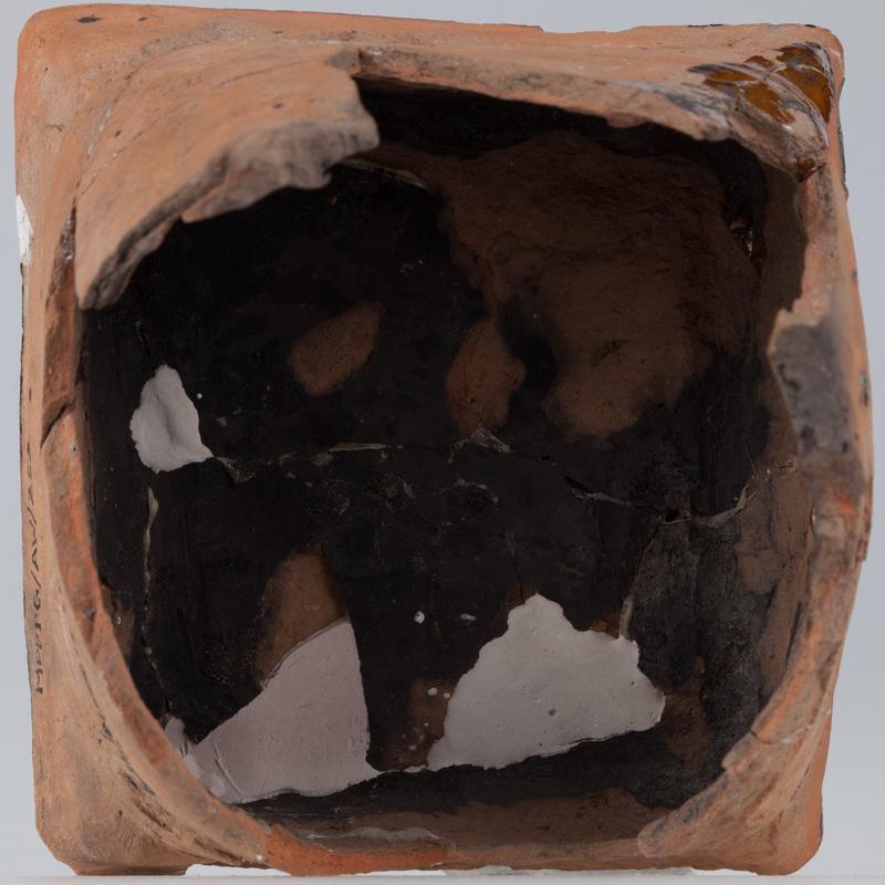 Kafel z wizerunkiem jelenia z koroną na szyi