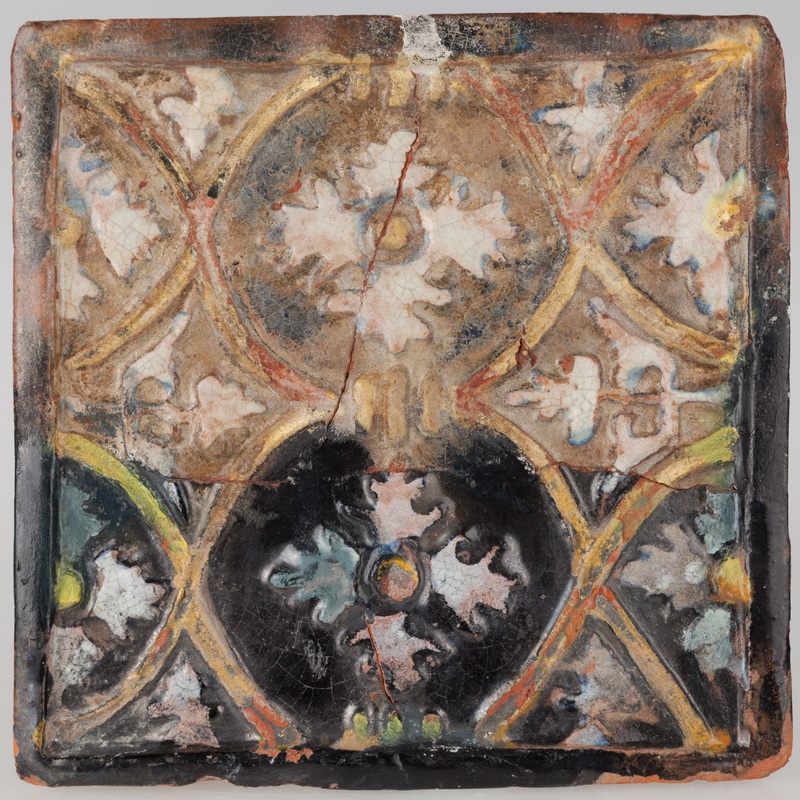 Kafel z ornamentem roślinnym