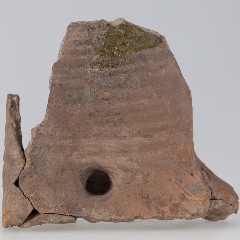 Kafel z herbem Korczbok i tarczownikiem