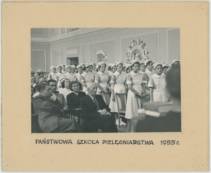 Uczennice Państwowej Szkoły Pielęgniarstwa w Kaliszu