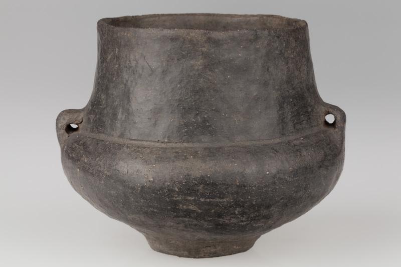 naczynie dwustożkowe zaopatrzone w dwa ucha 