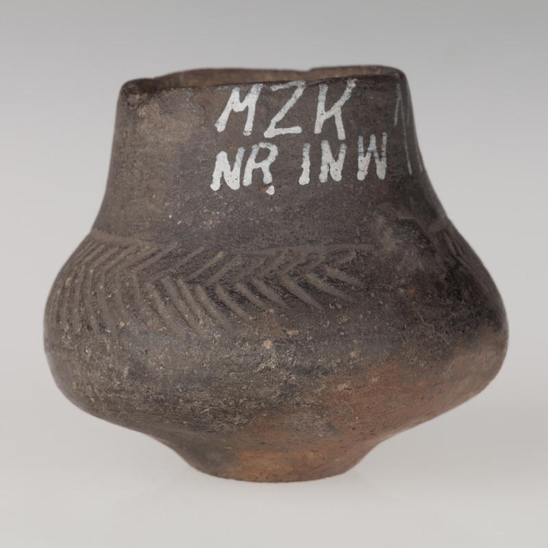 naczynie o esowatym profilu 